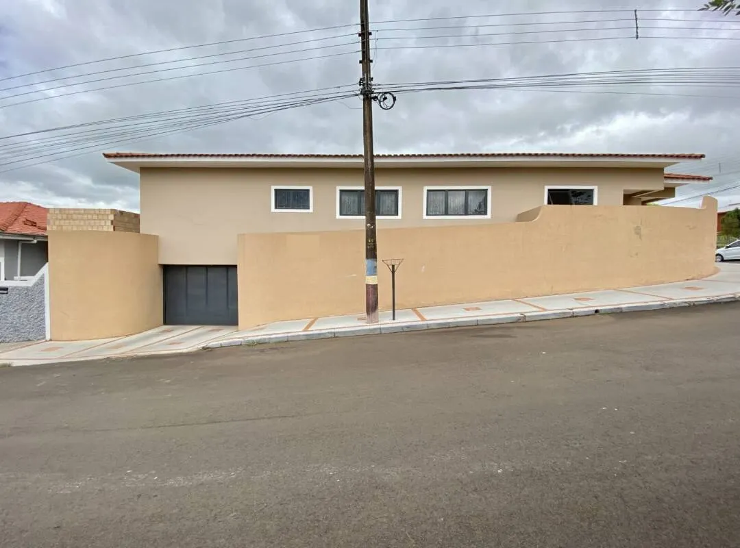 Casa à venda de 257 m² em Piraju, SP, Brasil