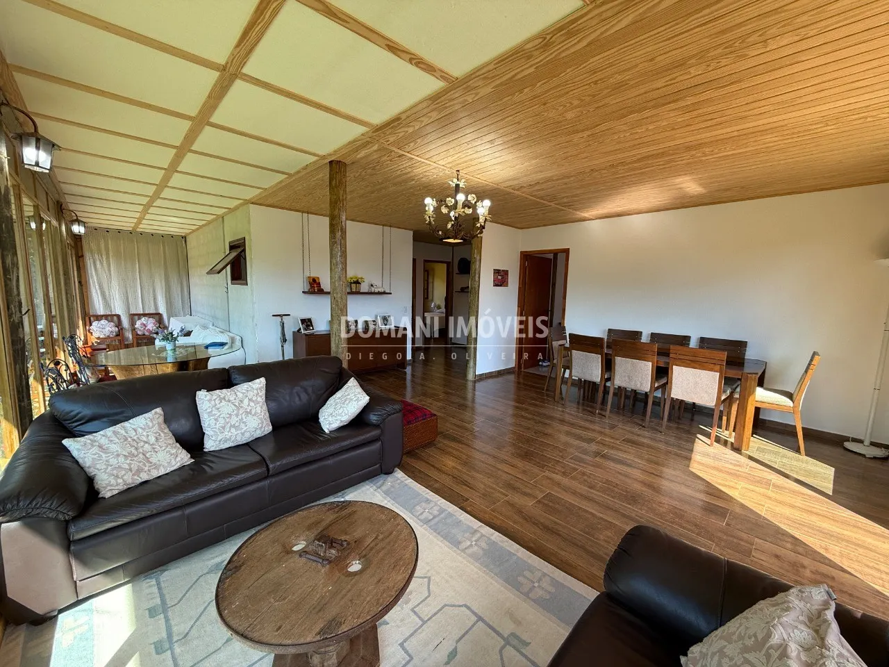 Casa à venda de 1.630 m² em Campos do Jordão, SP, Brasil