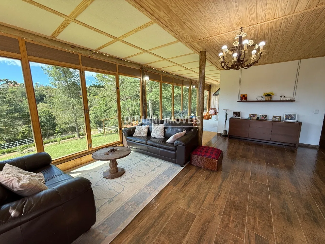 Casa à venda de 1.630 m² em Campos do Jordão, SP, Brasil