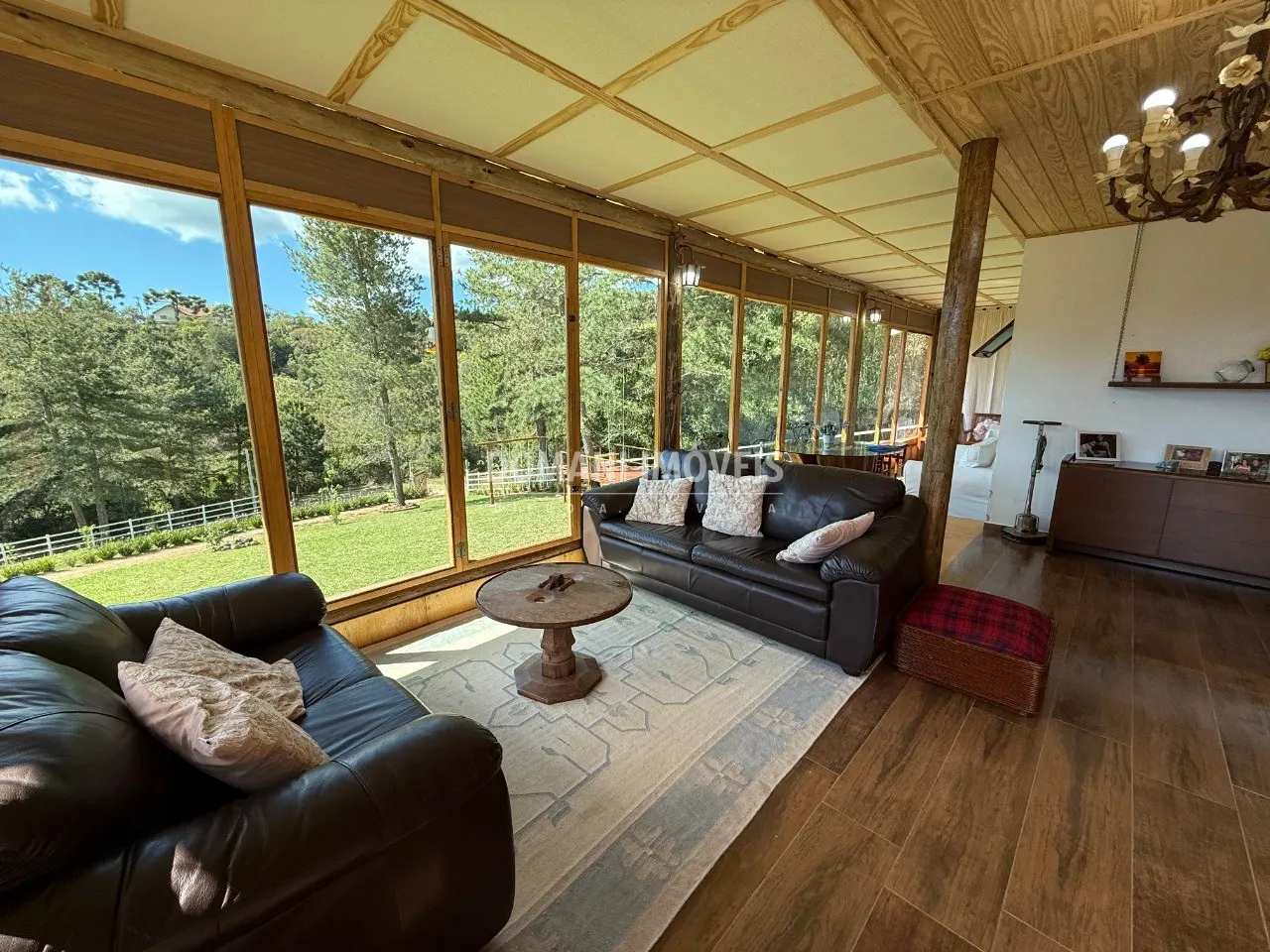 Casa à venda de 1.630 m² em Campos do Jordão, SP, Brasil