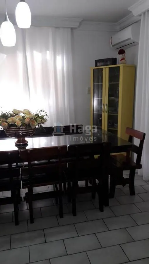 Casa à venda de 198 m² em Brusque, SC, Brasil