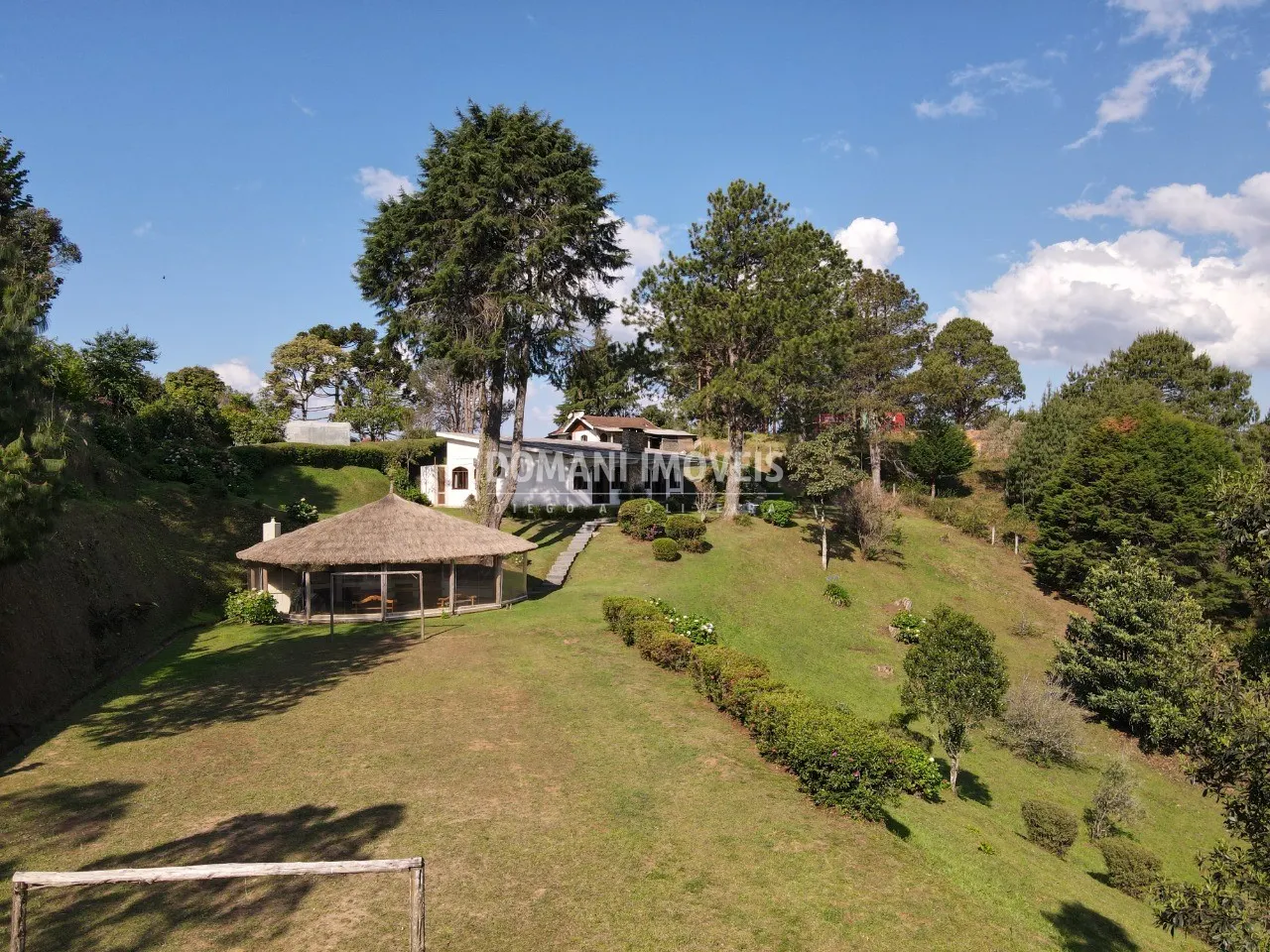 Casa à venda de 5.570 m² em Campos do Jordão, SP, Brasil