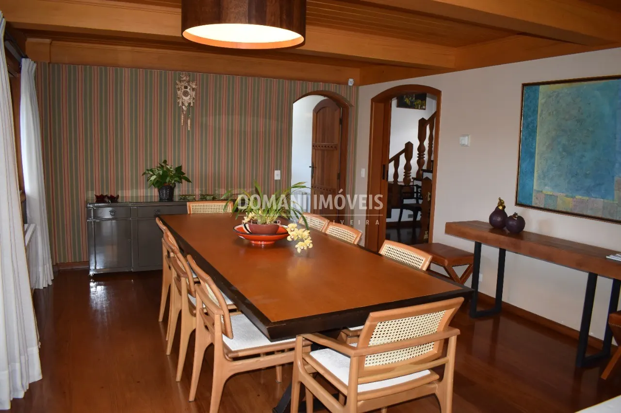 Casa à venda de 2.730 m² em Campos do Jordão, SP, Brasil