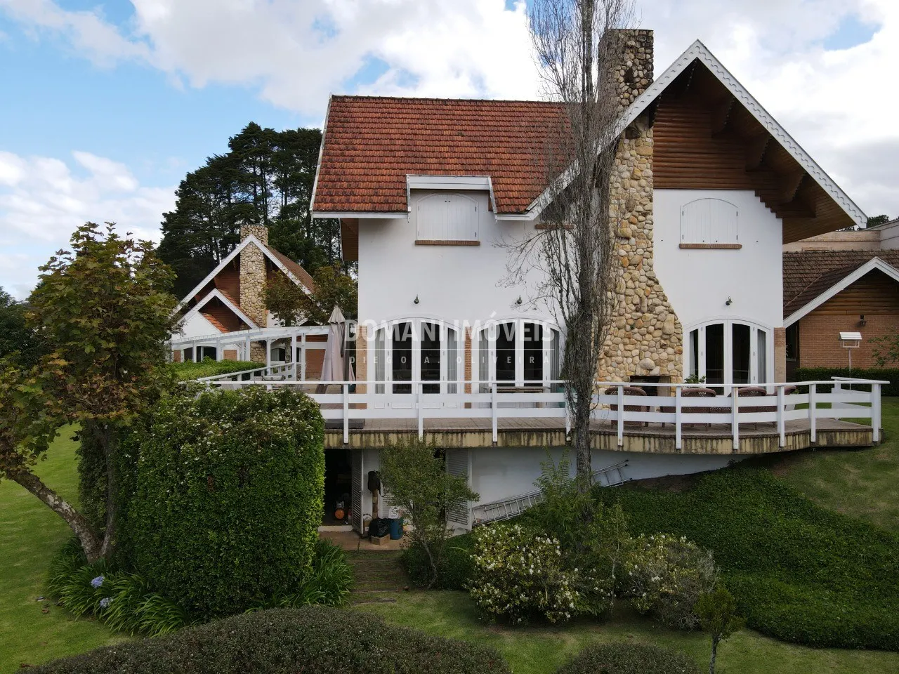 Casa à venda de 2.730 m² em Campos do Jordão, SP, Brasil