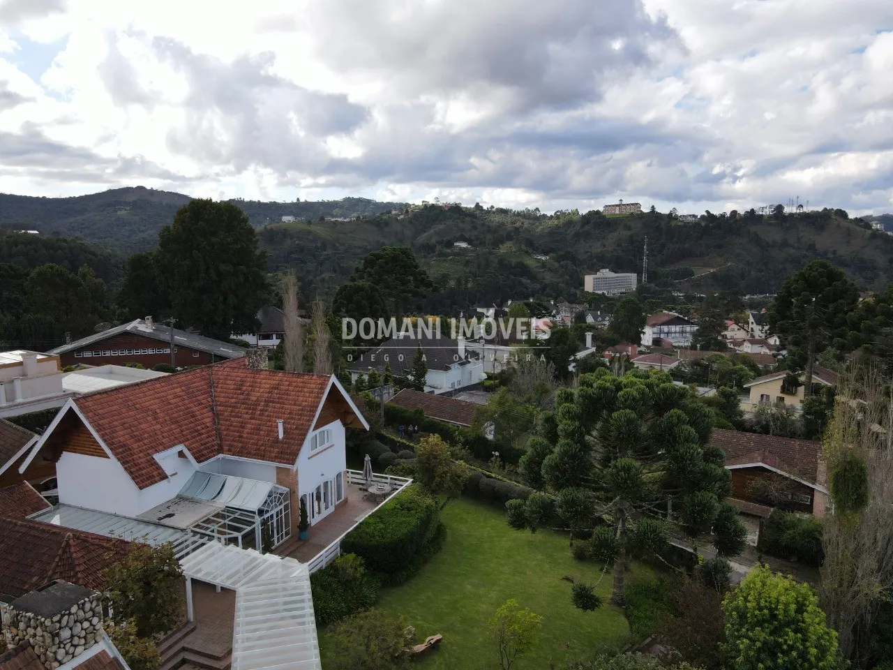 Casa à venda de 2.730 m² em Campos do Jordão, SP, Brasil