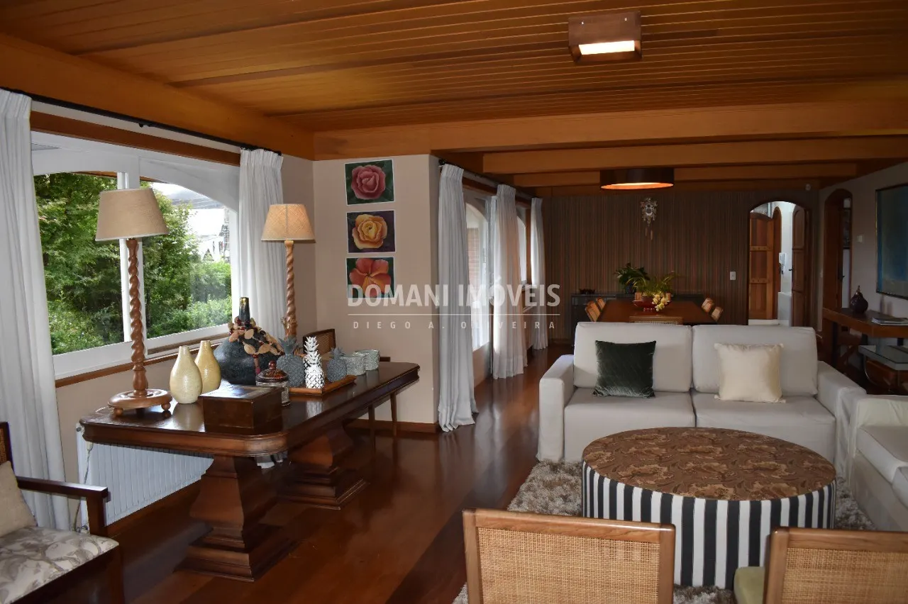Casa à venda de 2.730 m² em Campos do Jordão, SP, Brasil
