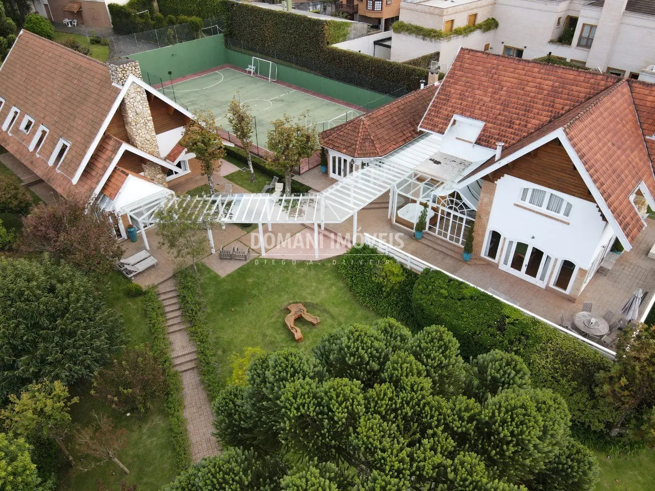 Casa à venda de 2.730 m² em Campos do Jordão, SP, Brasil