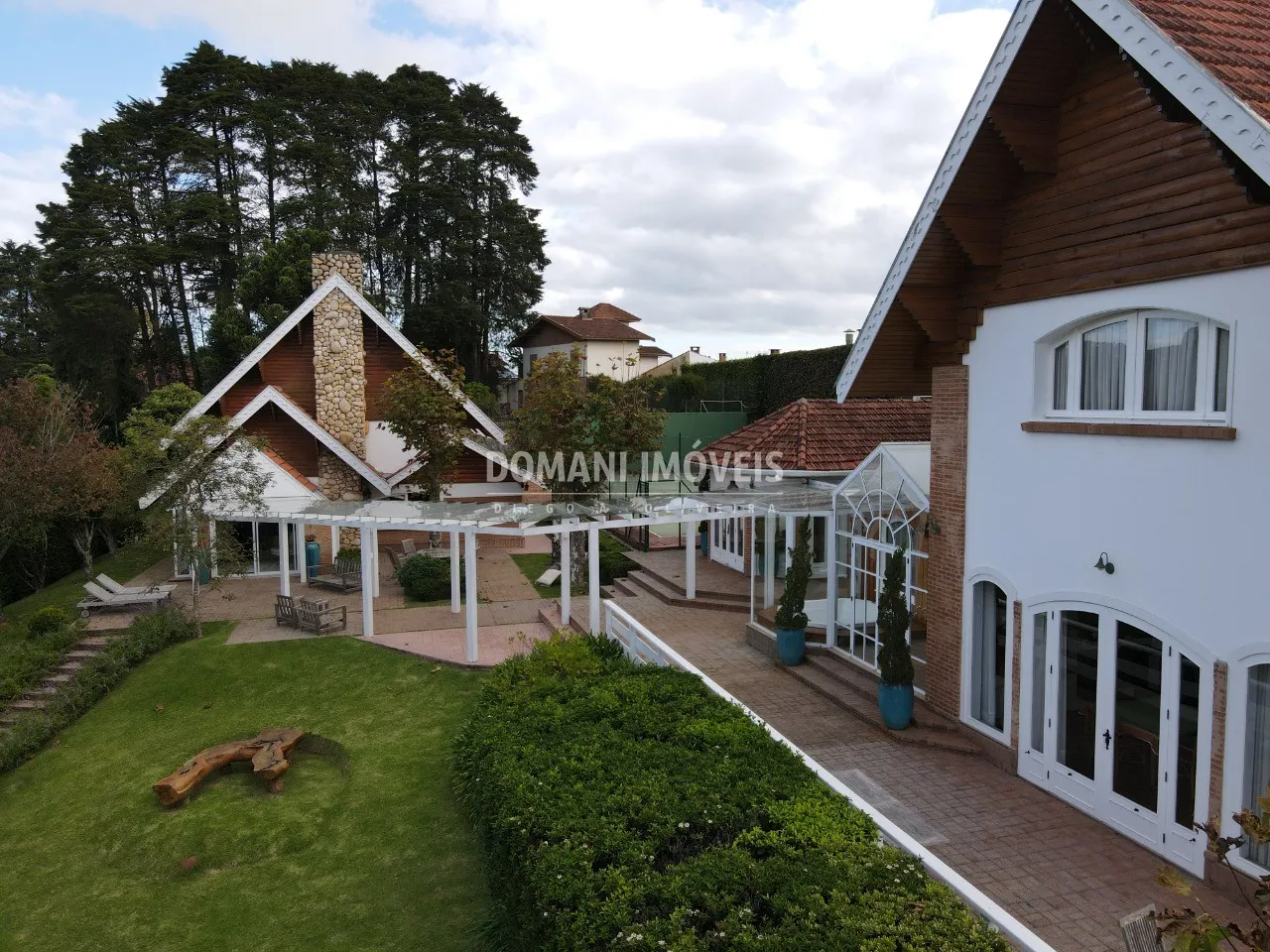 Casa à venda de 2.730 m² em Campos do Jordão, SP, Brasil