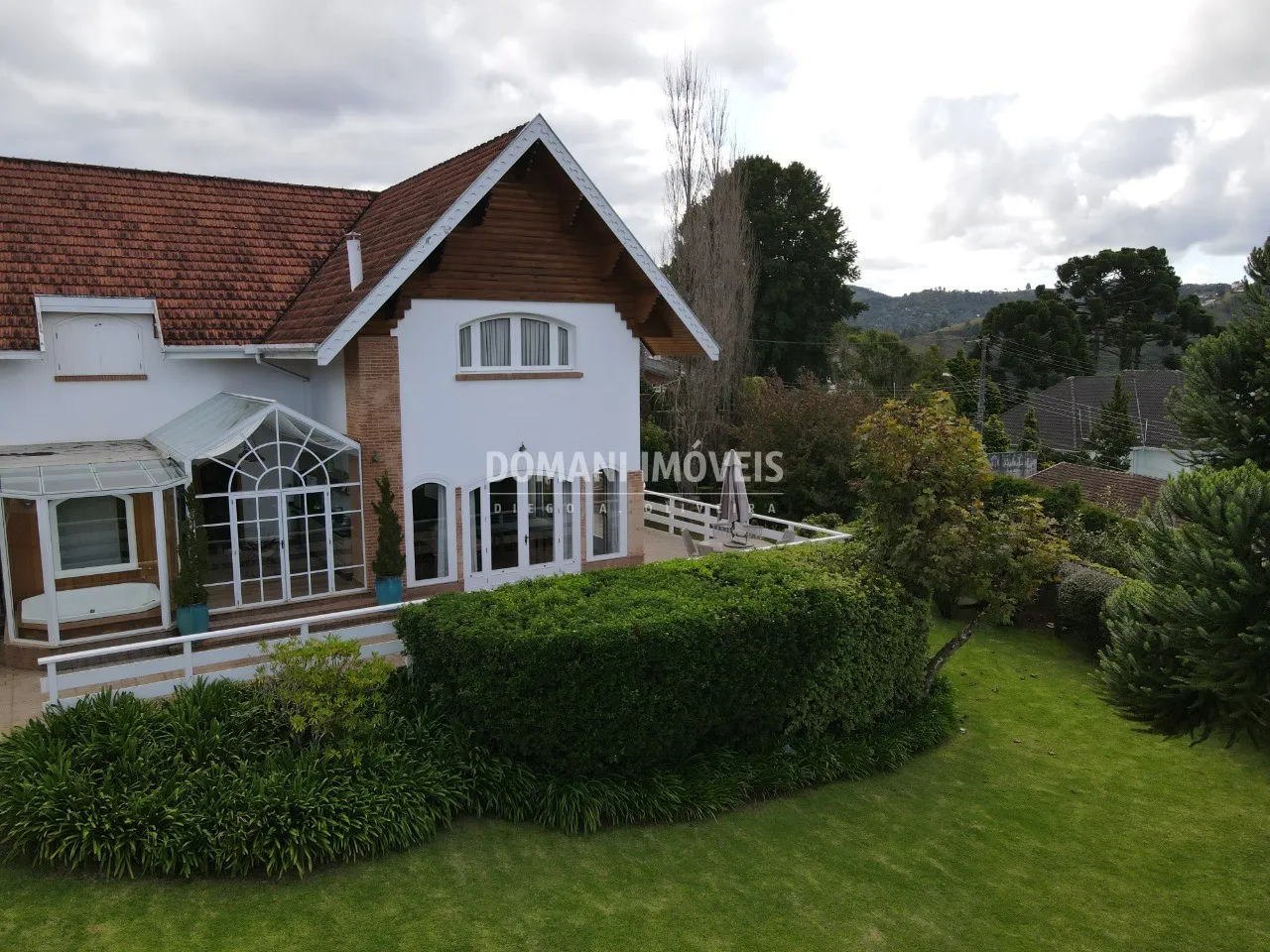 Casa à venda de 2.730 m² em Campos do Jordão, SP, Brasil