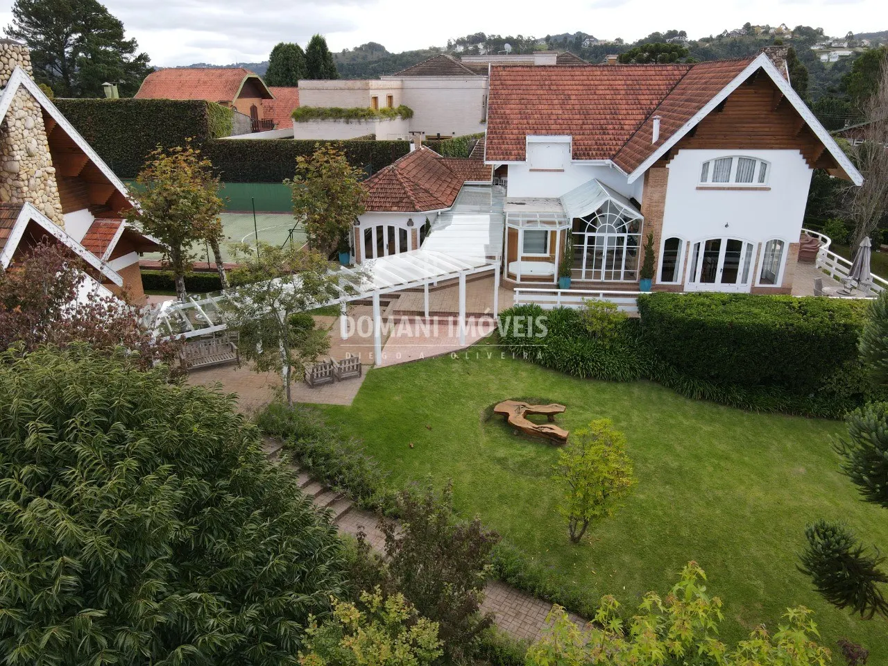 Casa à venda de 2.730 m² em Campos do Jordão, SP, Brasil