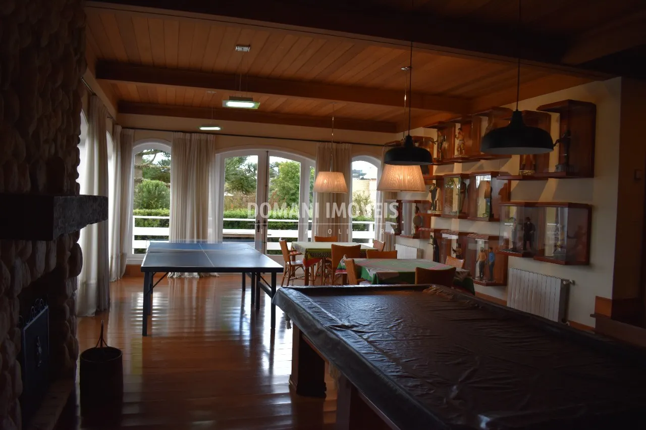 Casa à venda de 2.730 m² em Campos do Jordão, SP, Brasil