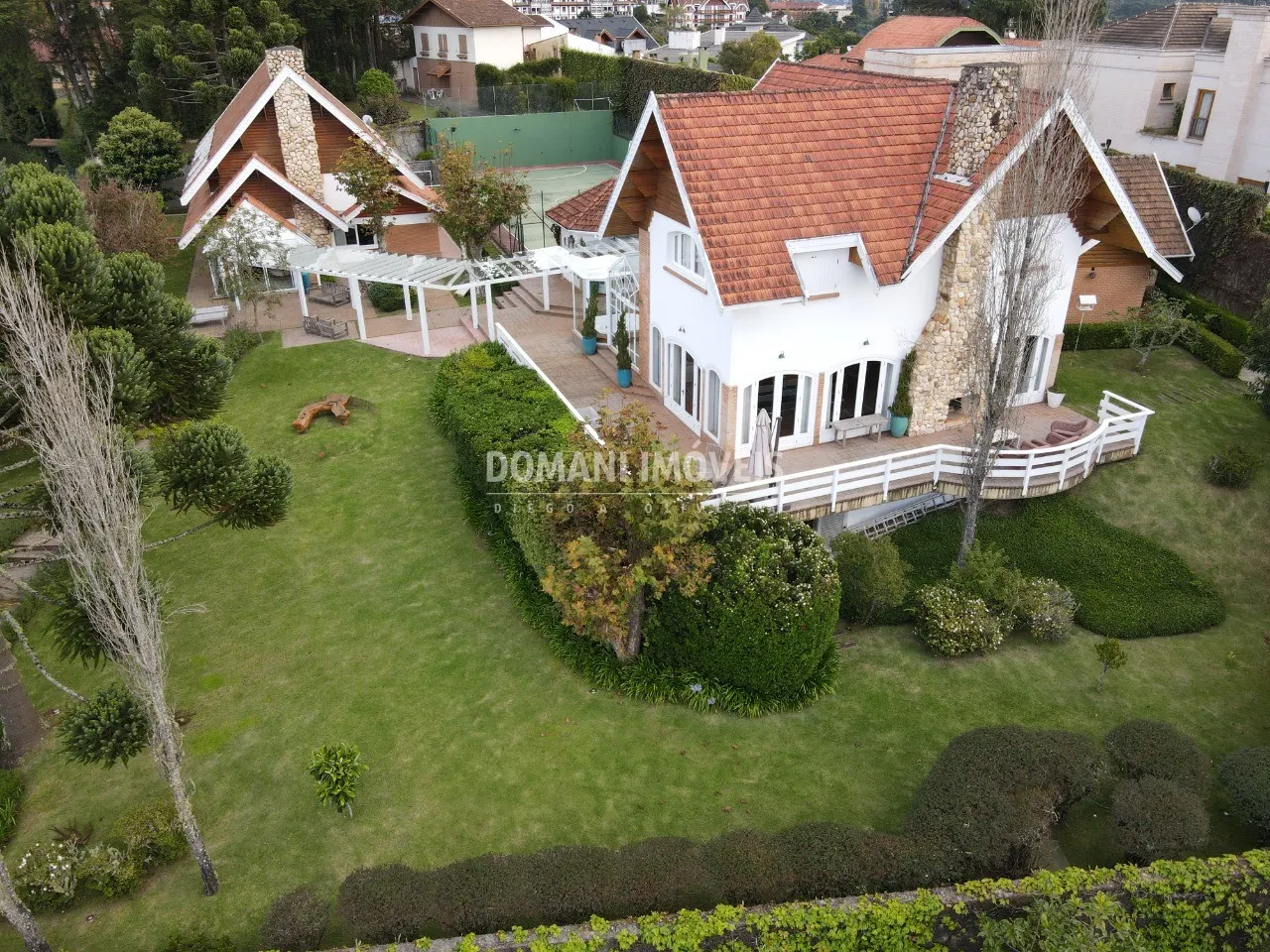 Casa à venda de 2.730 m² em Campos do Jordão, SP, Brasil