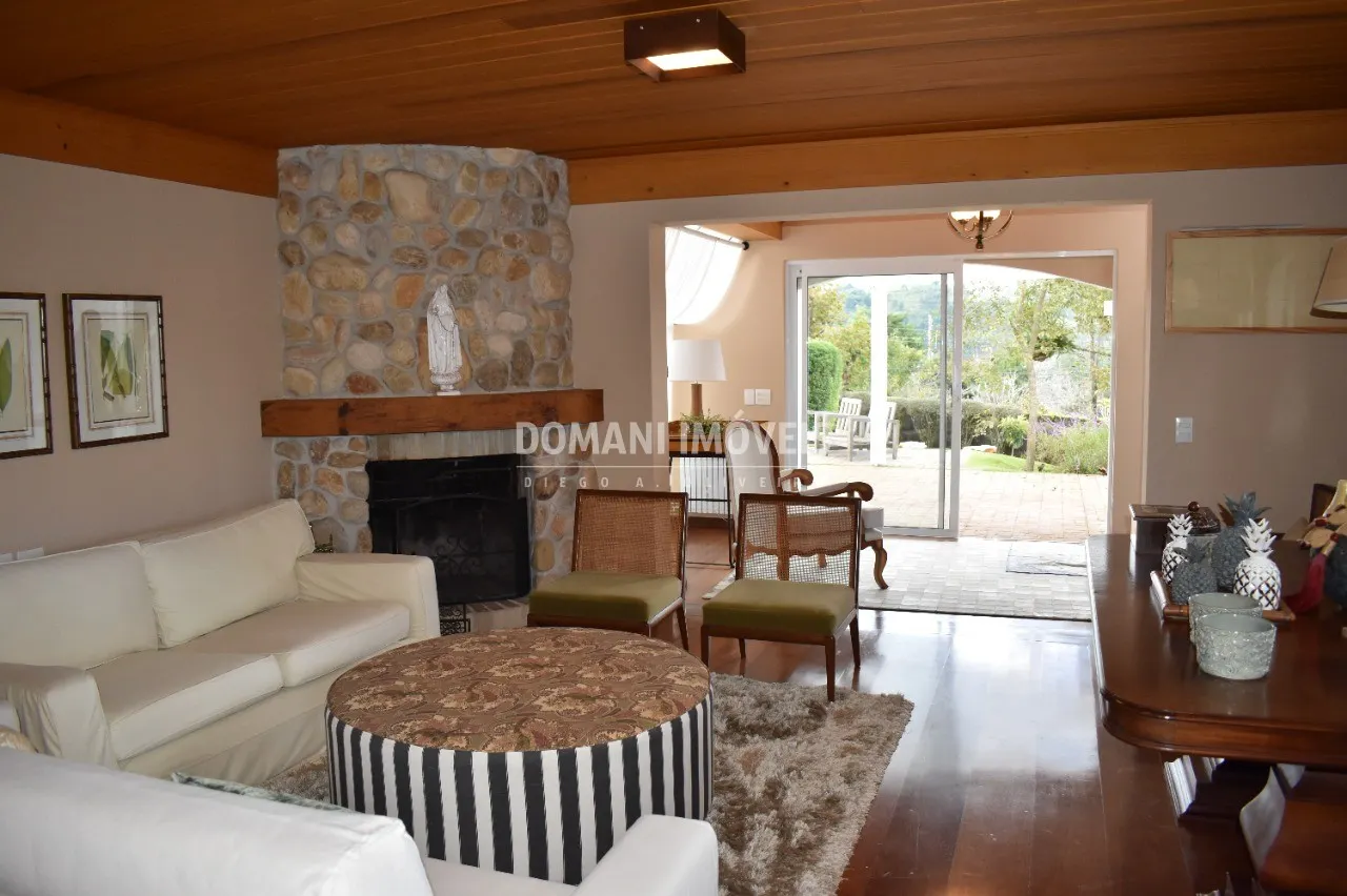 Casa à venda de 2.730 m² em Campos do Jordão, SP, Brasil
