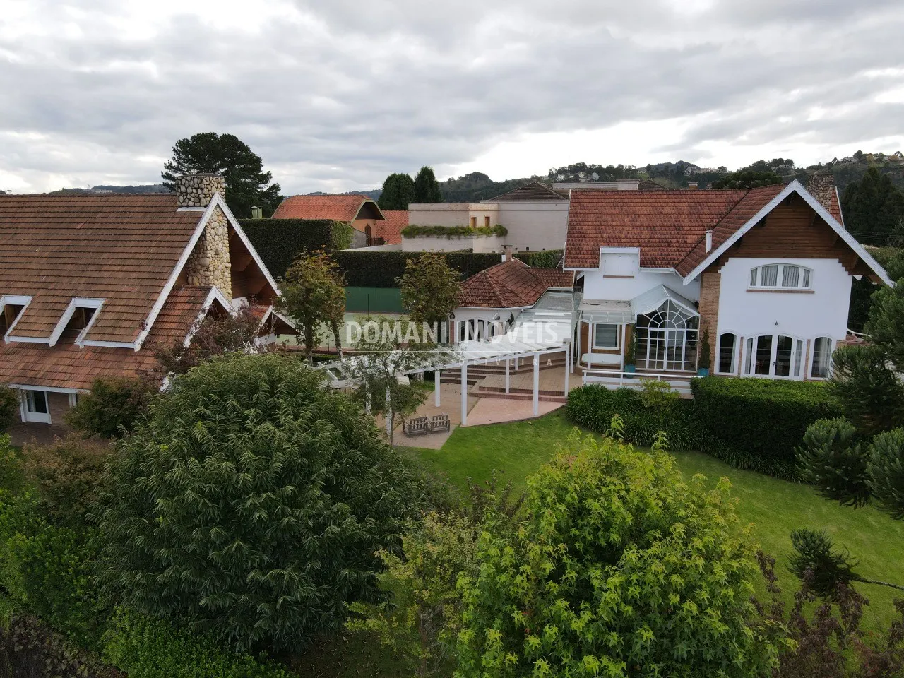 Casa à venda de 2.730 m² em Campos do Jordão, SP, Brasil