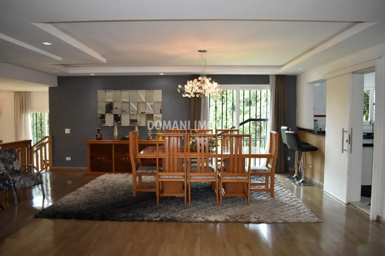 Casa à venda de 1.060 m² em Campos do Jordão, SP, Brasil