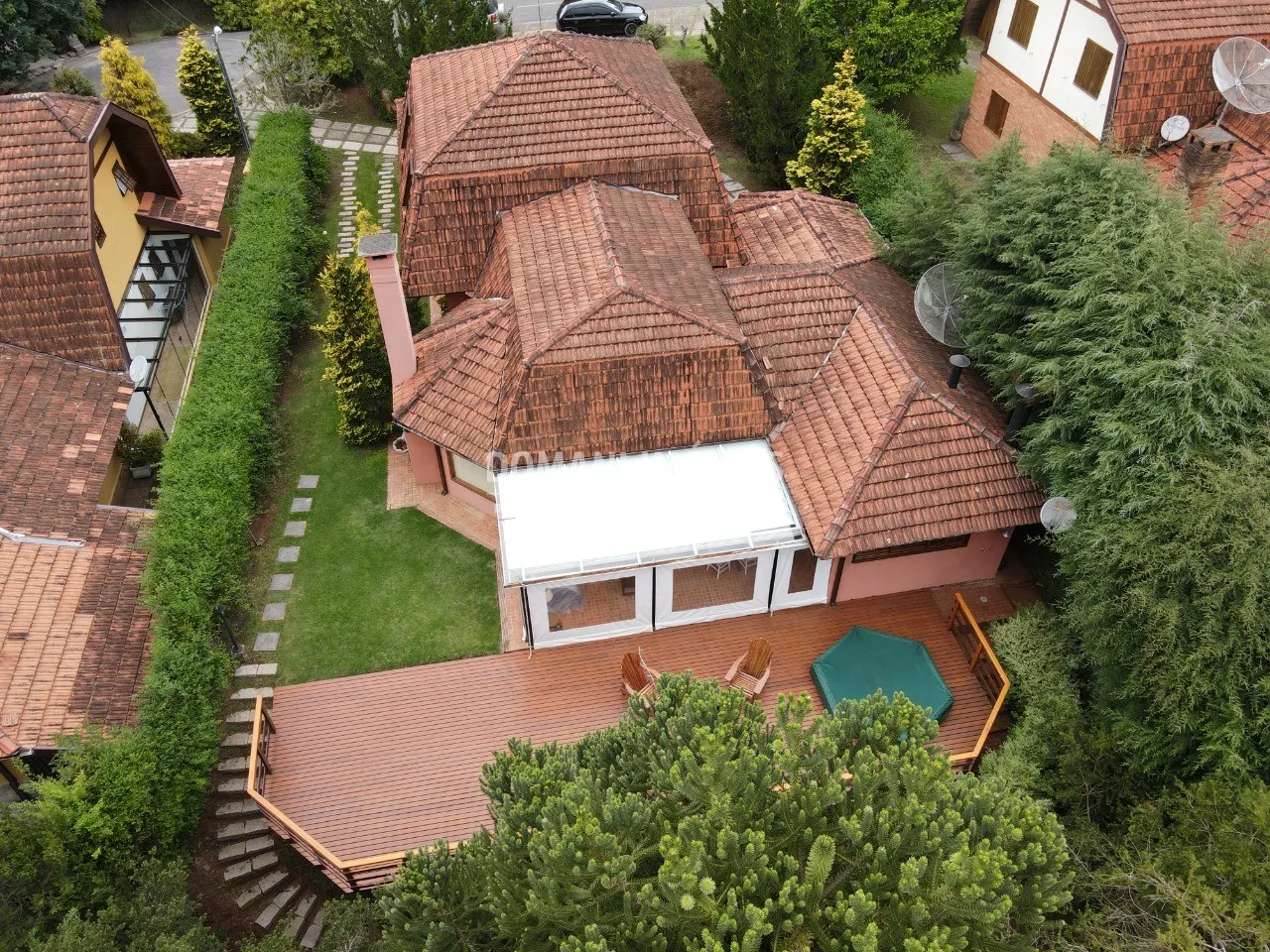 Casa à venda de 1.000 m² em Campos do Jordão, SP, Brasil