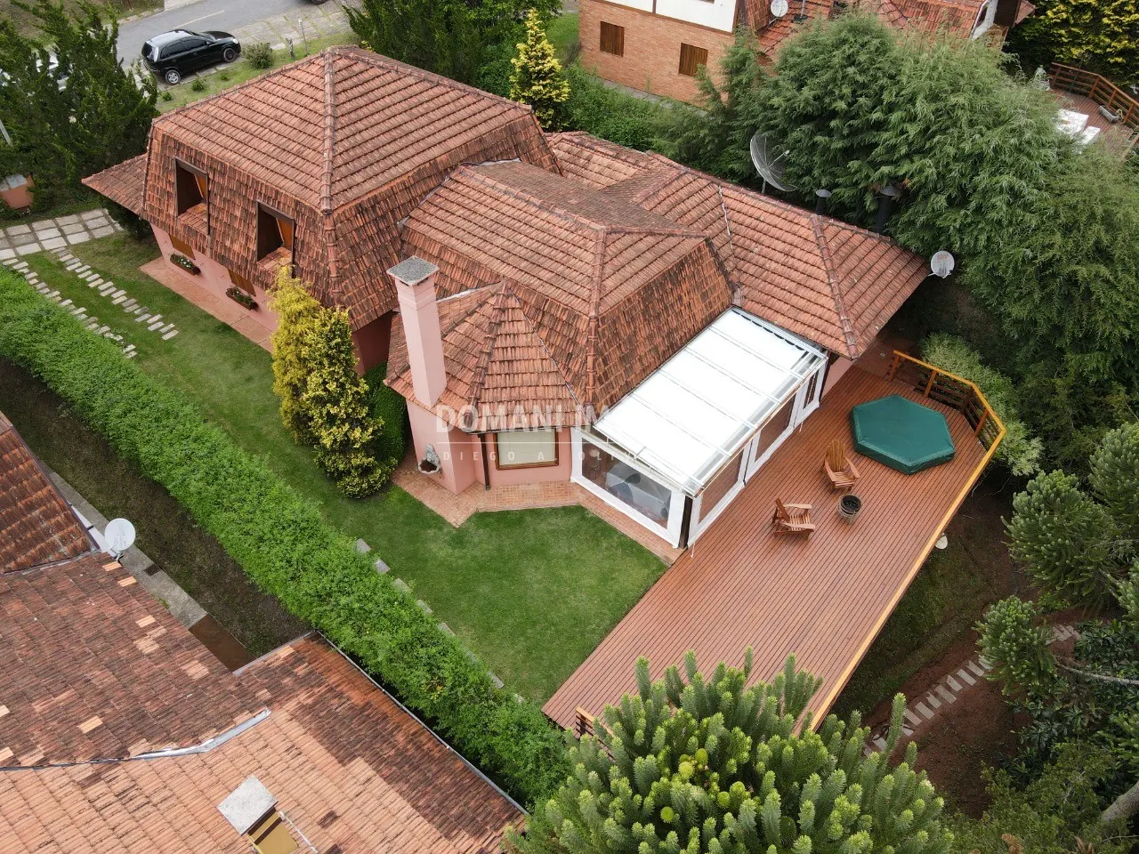Casa à venda de 1.000 m² em Campos do Jordão, SP, Brasil