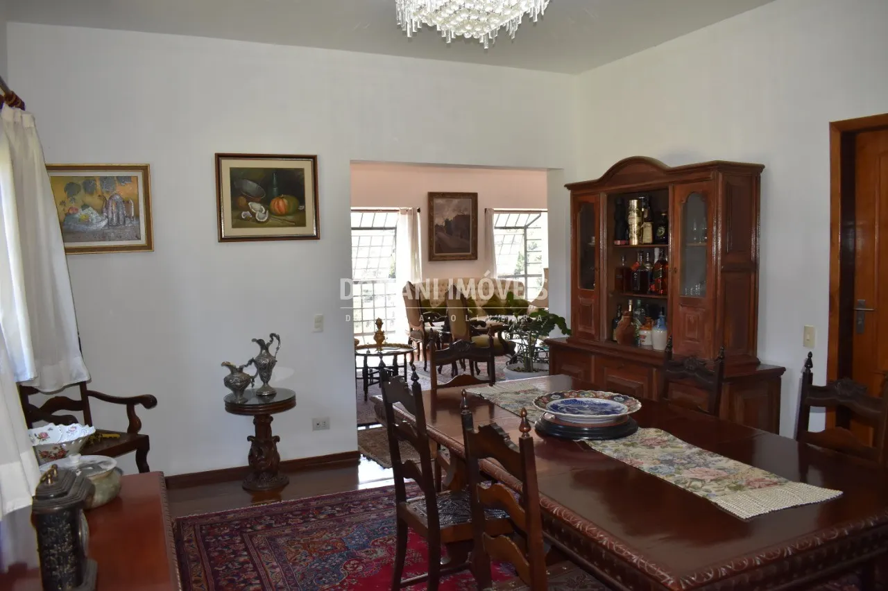 Casa à venda de 1.000 m² em Santo Antônio do Pinhal, SP, Brasil