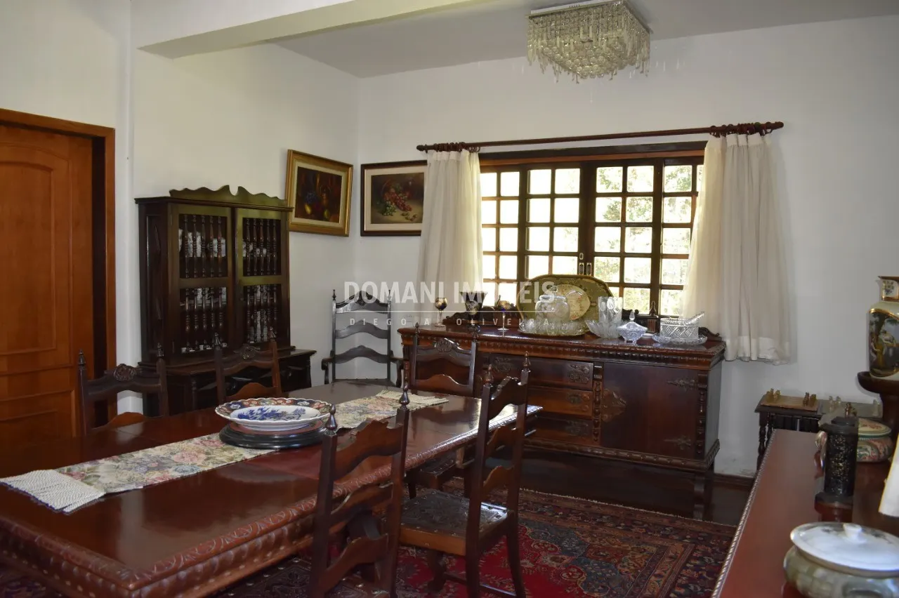 Casa à venda de 1.000 m² em Santo Antônio do Pinhal, SP, Brasil