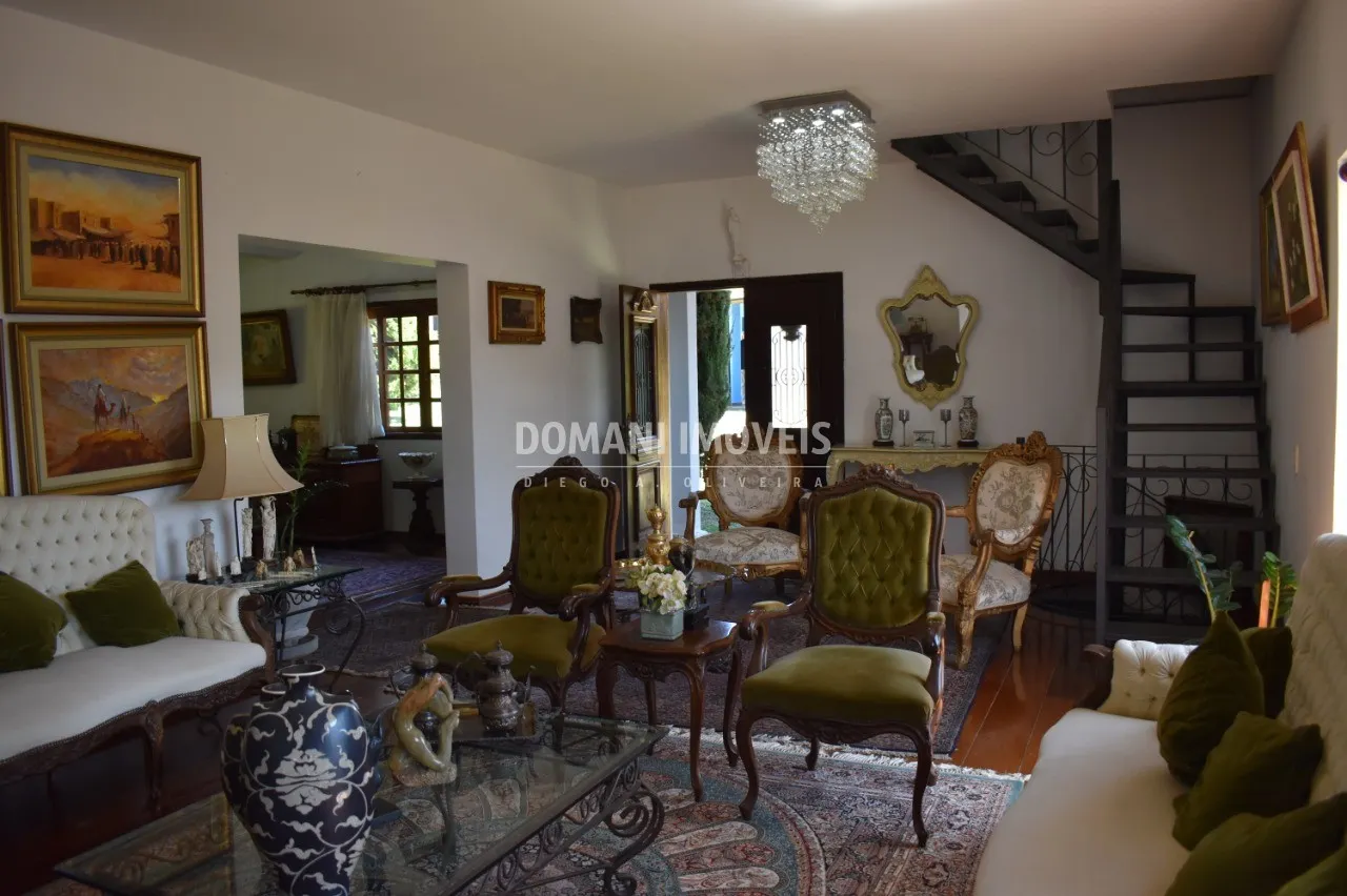 Casa à venda de 1.000 m² em Santo Antônio do Pinhal, SP, Brasil