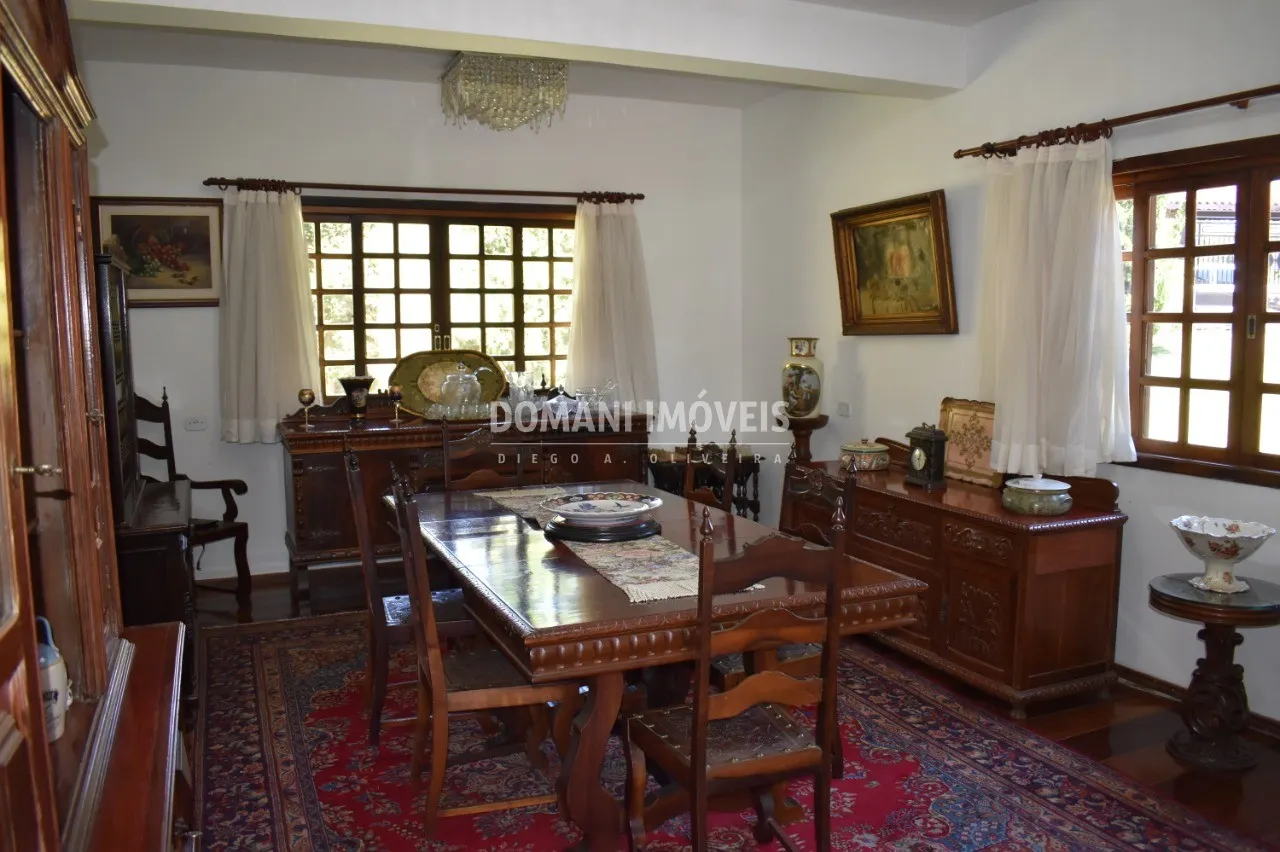 Casa à venda de 1.000 m² em Santo Antônio do Pinhal, SP, Brasil