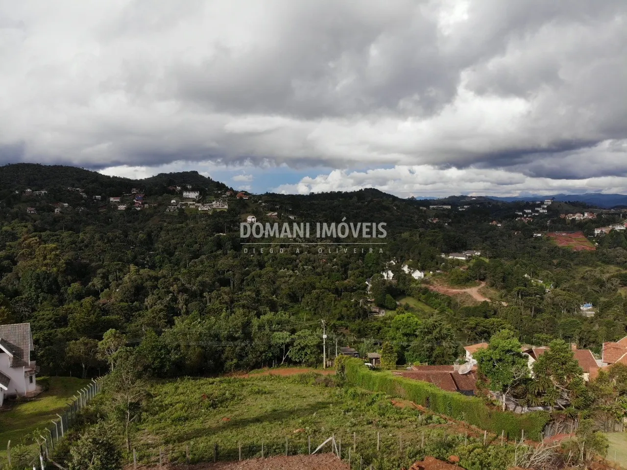 Terreno à venda de 930 m² em Campos do Jordão, SP, Brasil
