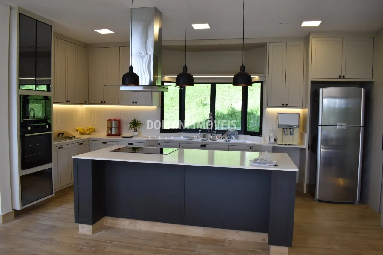 Casa à venda de 1.060 m² em Campos do Jordão, SP, Brasil