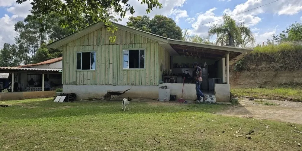 Casa à venda de 1.800 m² em Tomazina, PR, Brasil