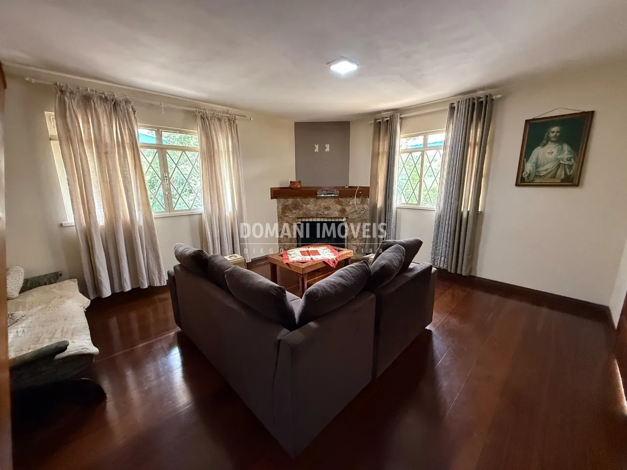 Casa à venda de 1.760 m² em Campos do Jordão, SP, Brasil