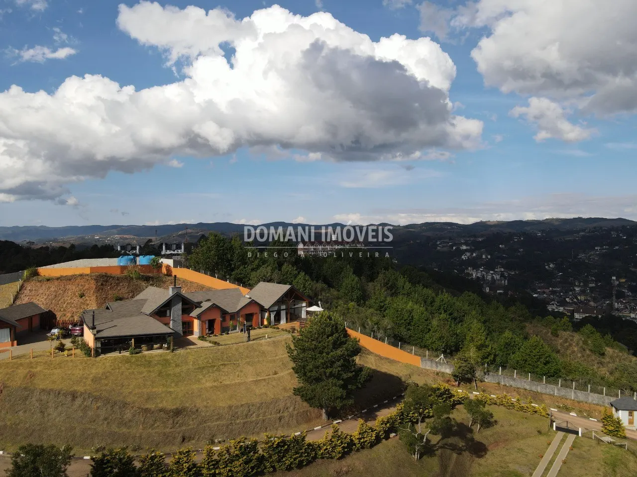 Casa à venda de 1.820 m² em Campos do Jordão, SP, Brasil