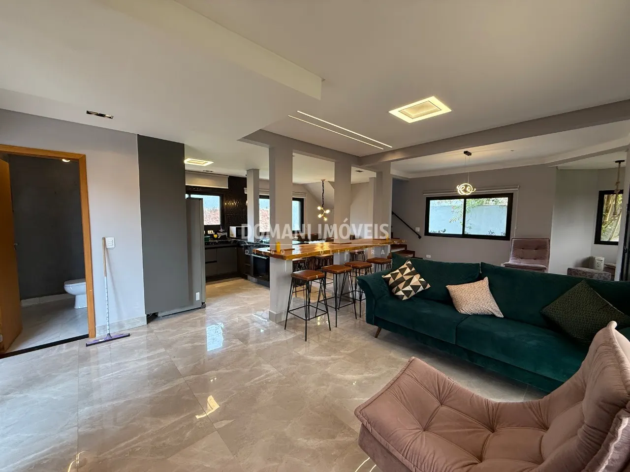 Casa à venda de 1.500 m² em Campos do Jordão, SP, Brasil