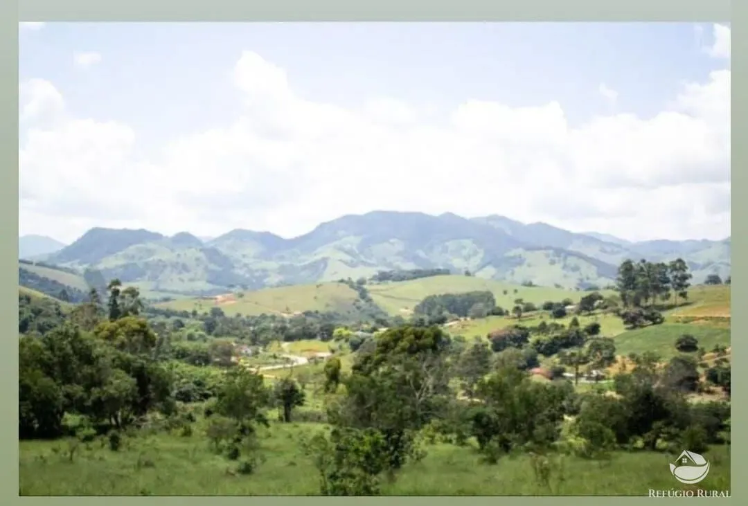 Terreno à venda de 1.000 m² em Gonçalves, MG, Brasil
