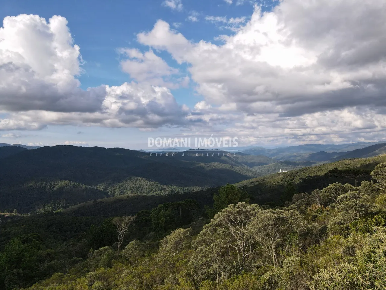 Terreno à venda de 1.010 m² em Campos do Jordão, SP, Brasil