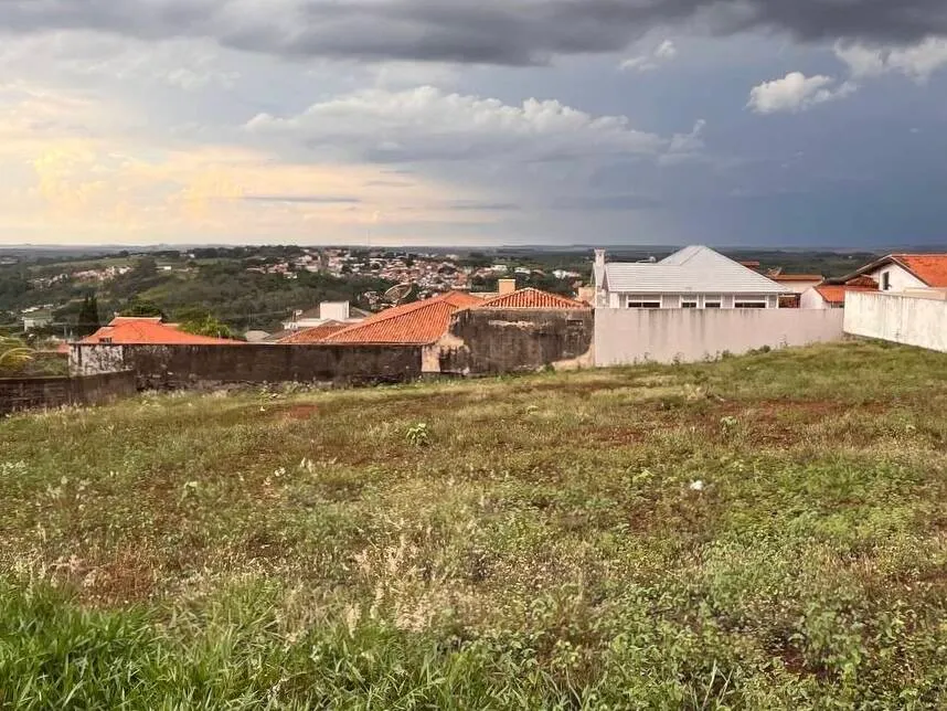 Terreno à venda de 540 m² em Piraju, SP, Brasil