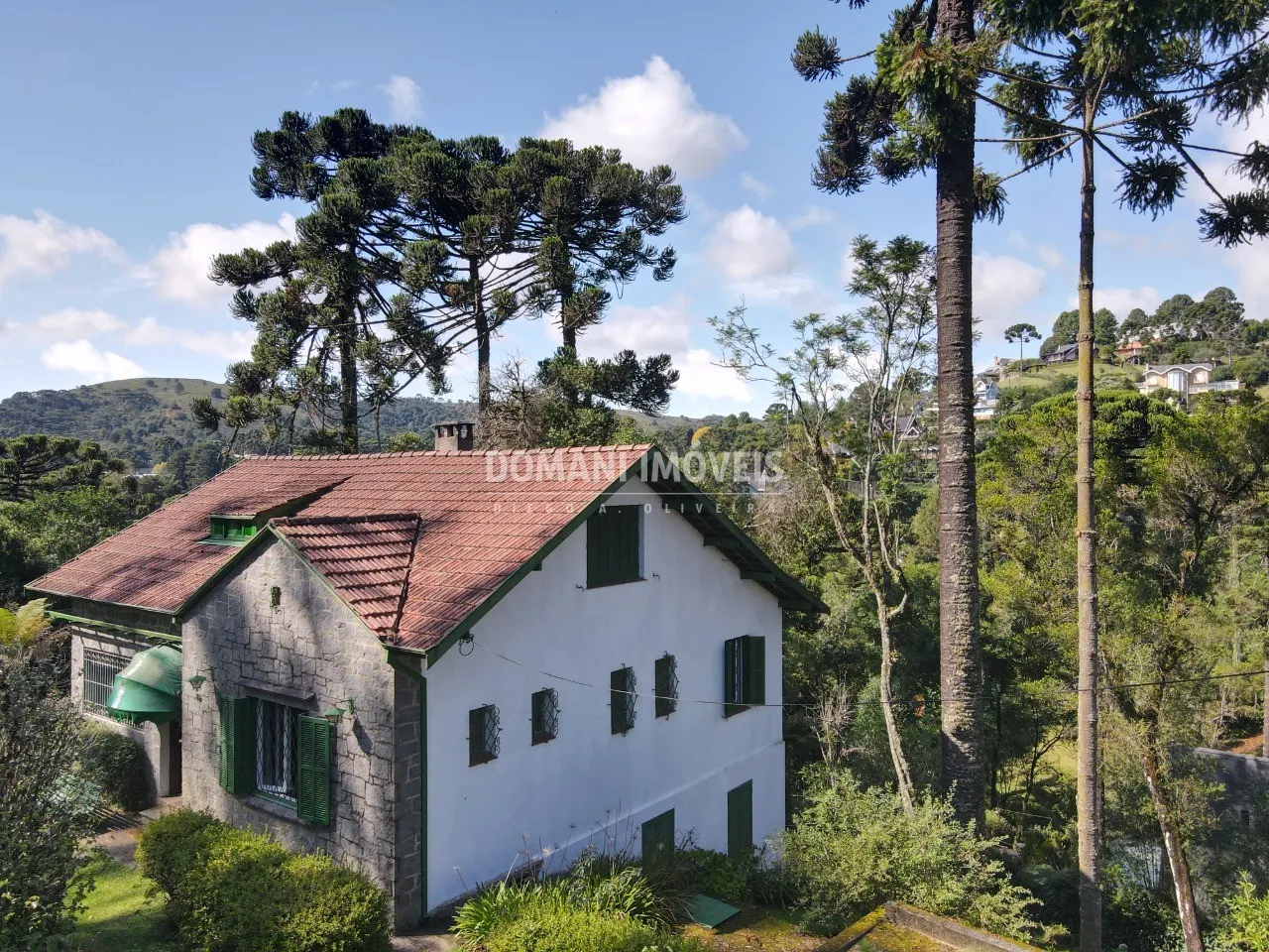 Casa à venda de 2.080 m² em Campos do Jordão, SP, Brasil