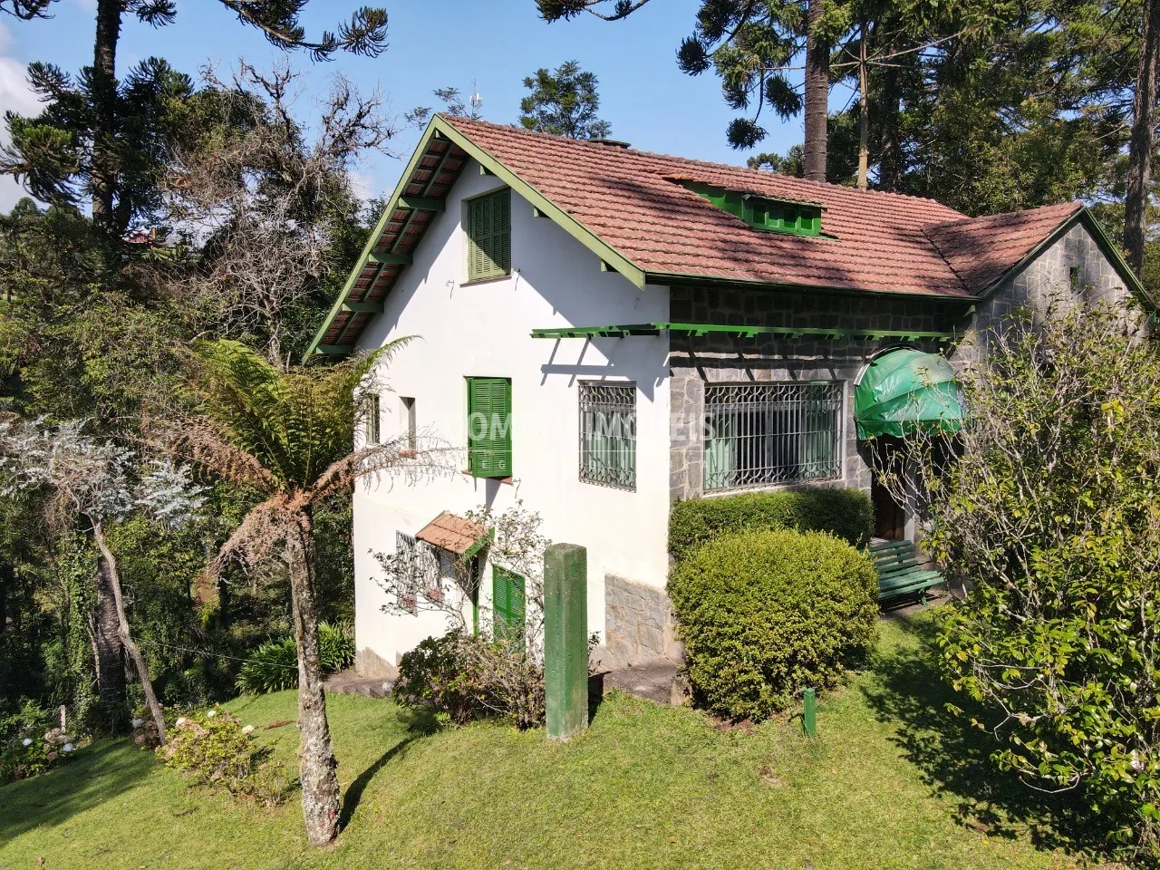 Casa à venda de 2.080 m² em Campos do Jordão, SP, Brasil