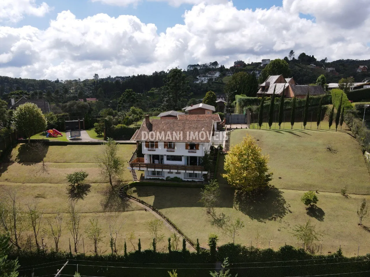 Casa à venda de 2.210 m² em Campos do Jordão, SP, Brasil