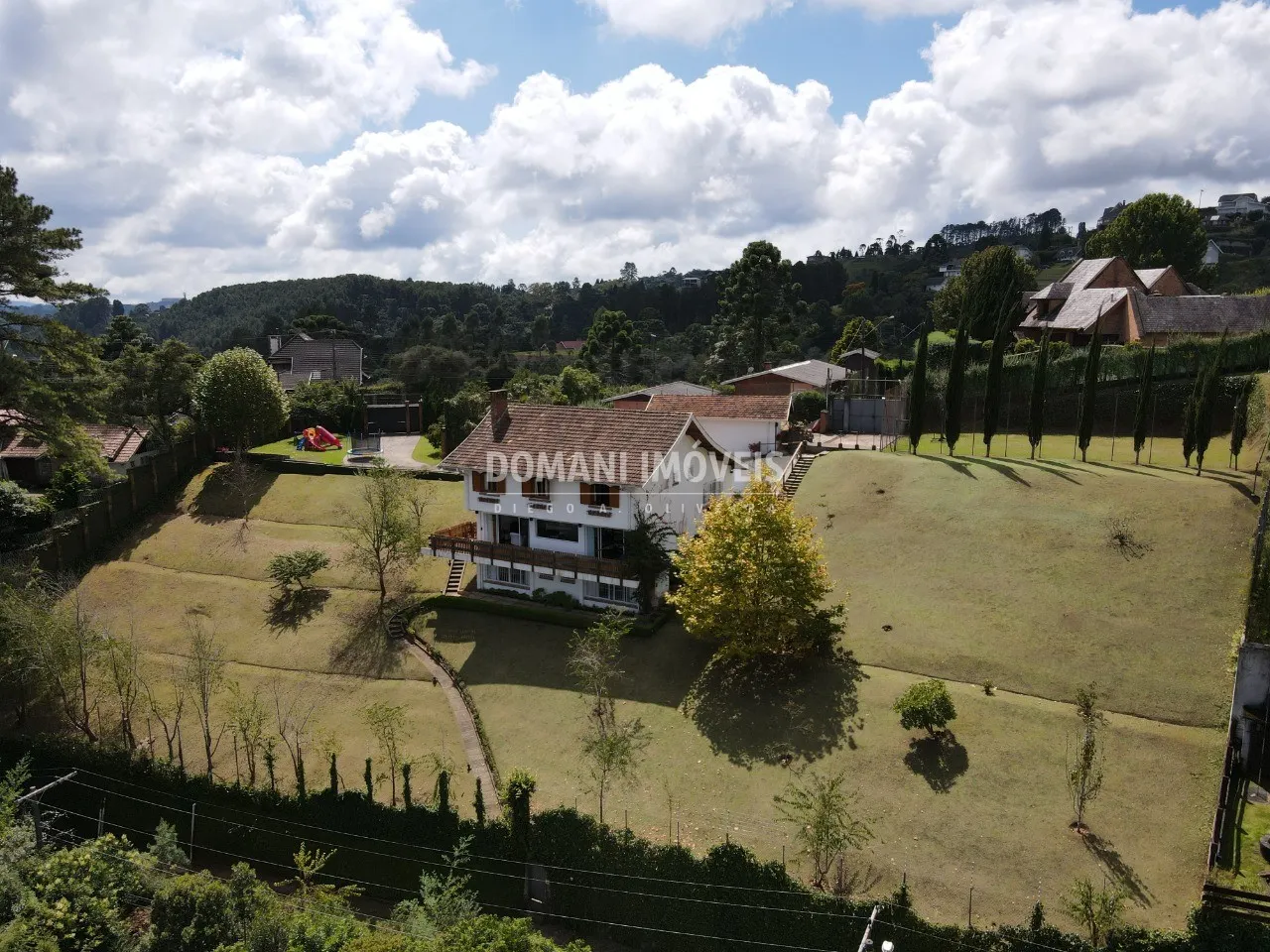 Casa à venda de 2.210 m² em Campos do Jordão, SP, Brasil
