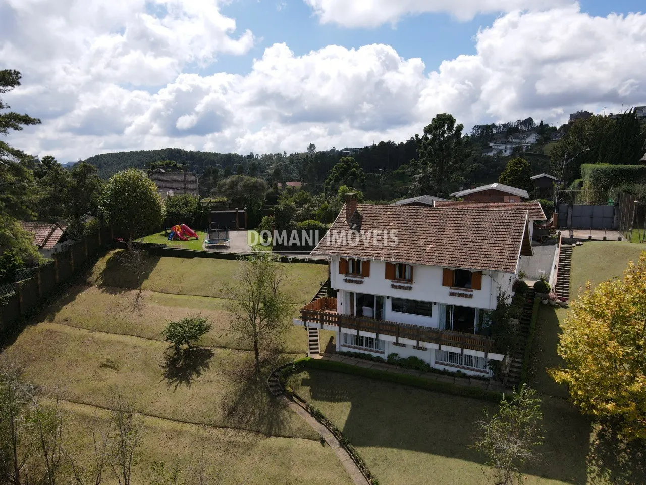 Casa à venda de 2.210 m² em Campos do Jordão, SP, Brasil
