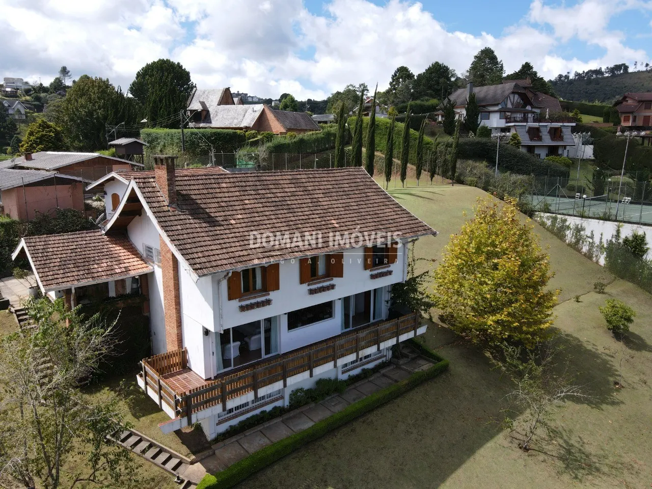 Casa à venda de 2.210 m² em Campos do Jordão, SP, Brasil