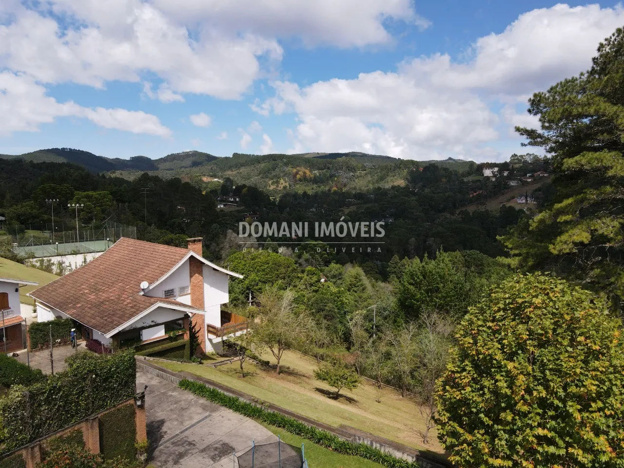 Casa à venda de 2.210 m² em Campos do Jordão, SP, Brasil