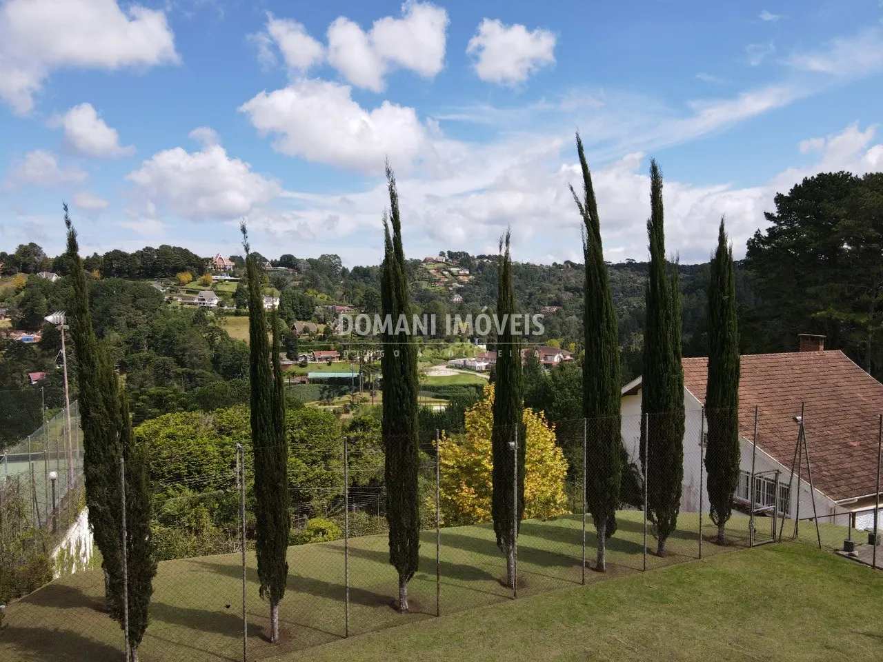 Casa à venda de 2.210 m² em Campos do Jordão, SP, Brasil
