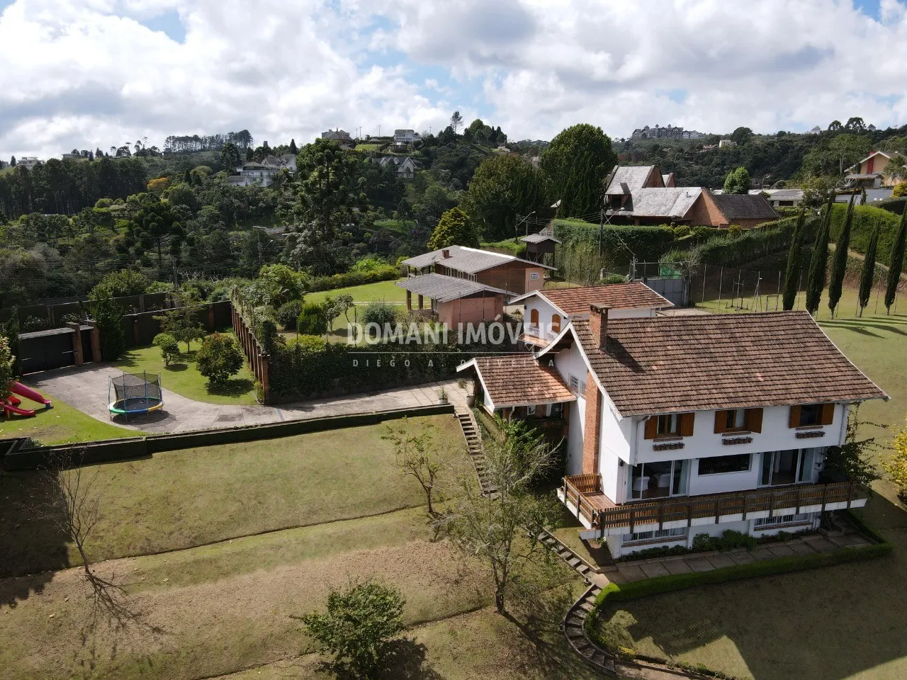 Casa à venda de 2.210 m² em Campos do Jordão, SP, Brasil