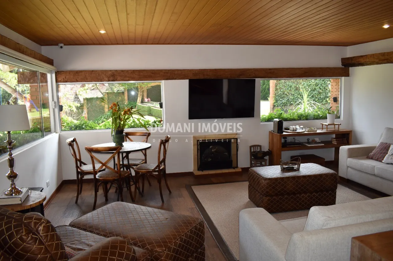 Casa à venda de 2.210 m² em Campos do Jordão, SP, Brasil