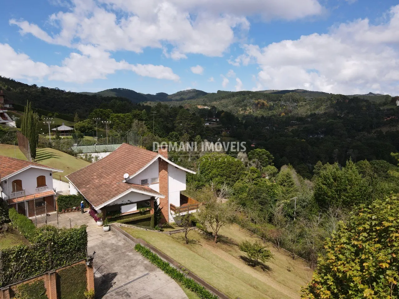 Casa à venda de 2.210 m² em Campos do Jordão, SP, Brasil