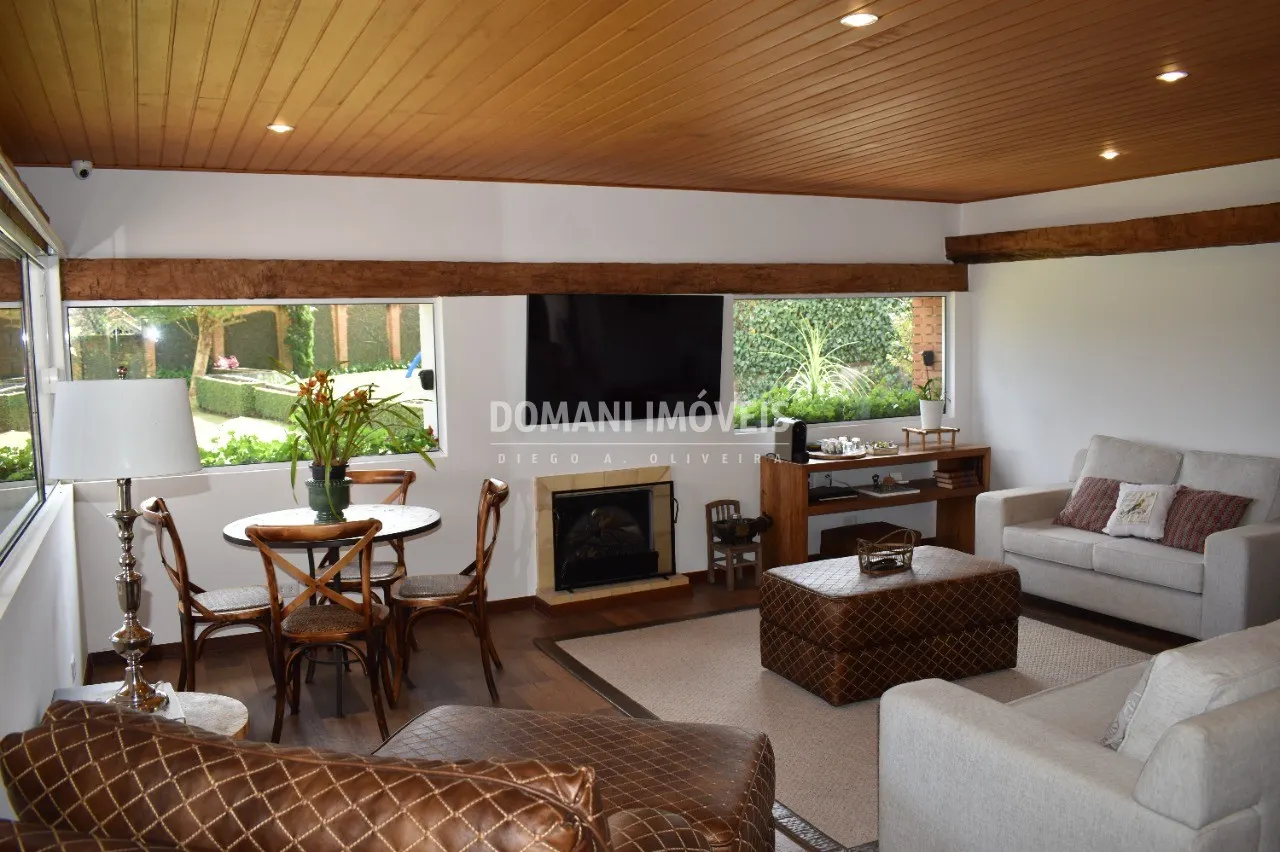 Casa à venda de 2.210 m² em Campos do Jordão, SP, Brasil
