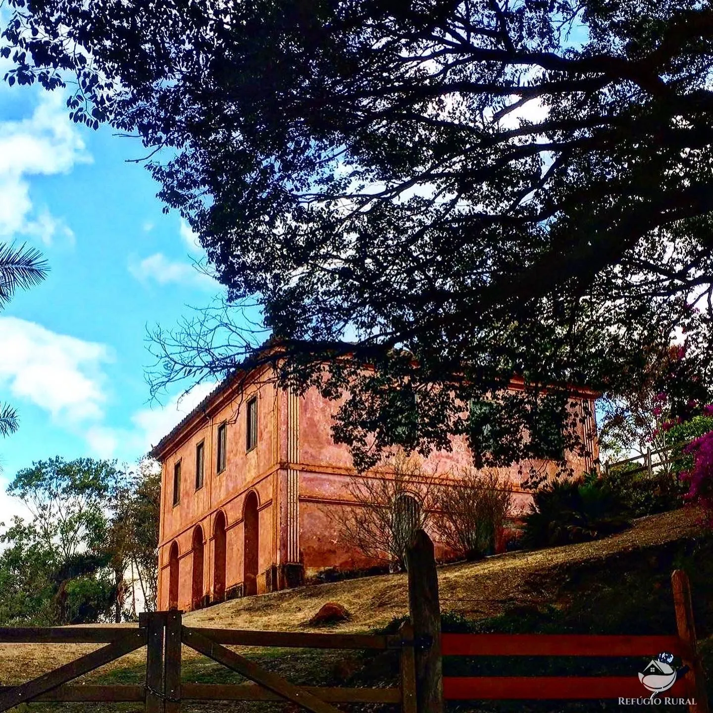 Small farm for sale of 10 acres in Munhoz, MG, Brazil