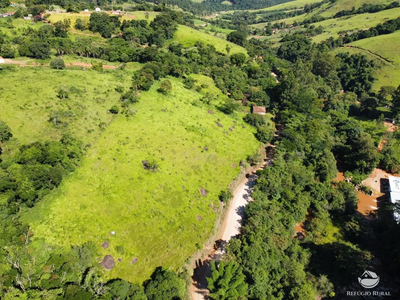 Small farm for sale of 10 acres in Munhoz, MG, Brazil