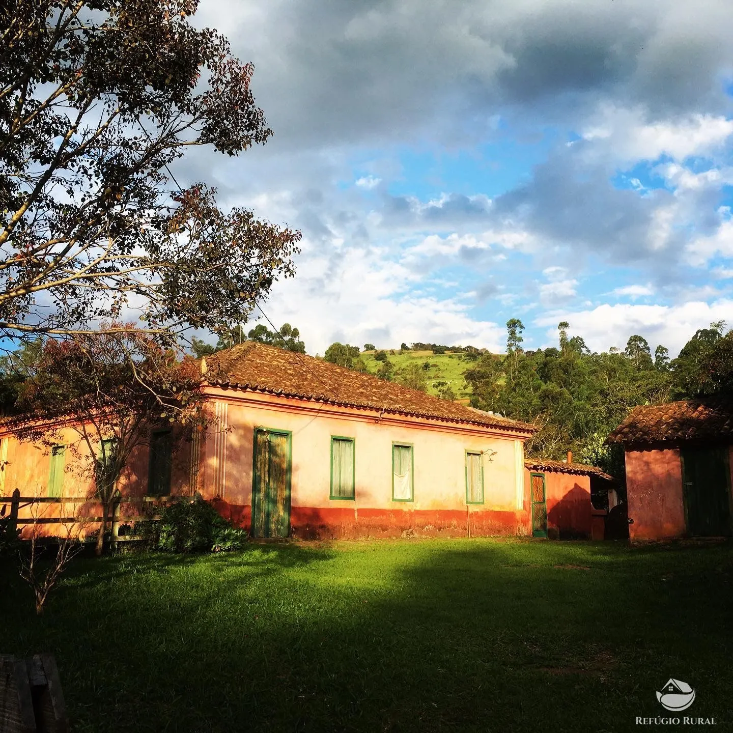 Small farm for sale of 10 acres in Munhoz, MG, Brazil