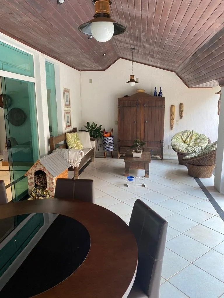 Casa à venda de 600 m² em Uberaba, MG, Brasil